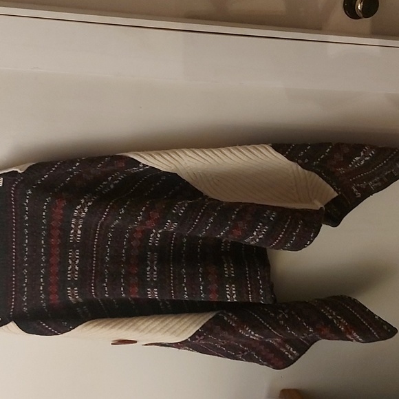 Cut Wool Designs Poncho Top/ Wool/ Upcycled/ Mint Condition/ One Size Fits All - Picture 4 of 5